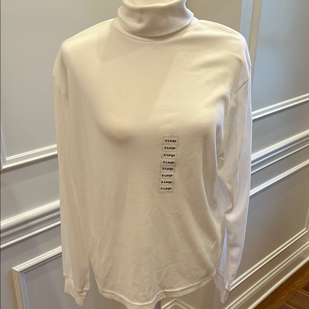 NWT! Jennifer Moore White Turtleneck